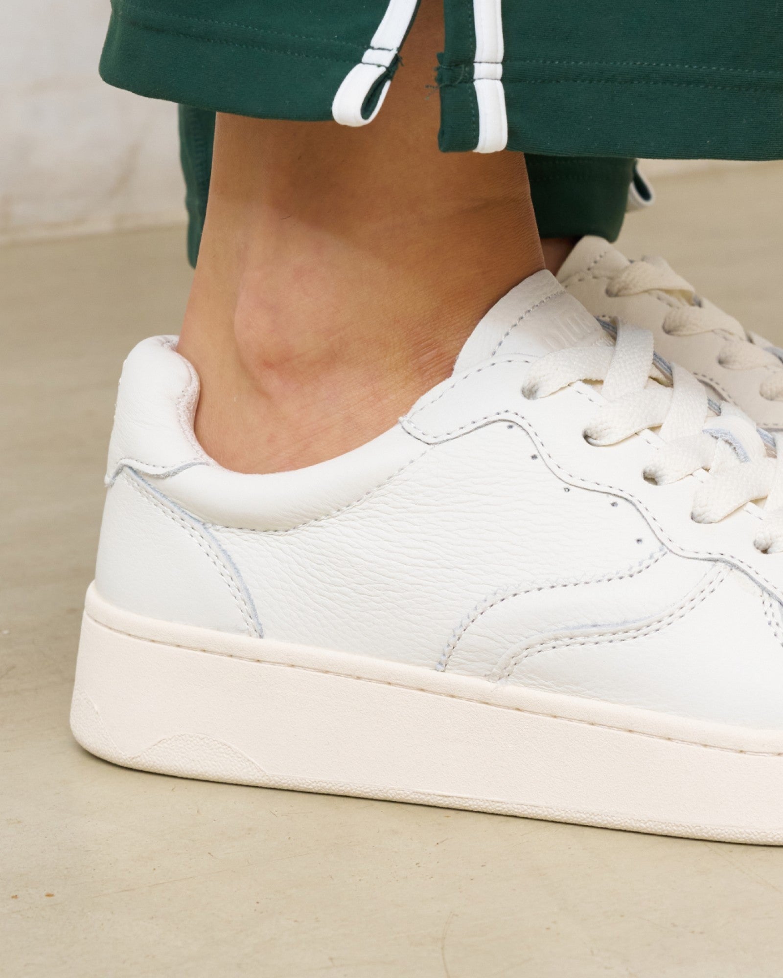 WomensSneakersThe RomaLeather ColorsOasis White