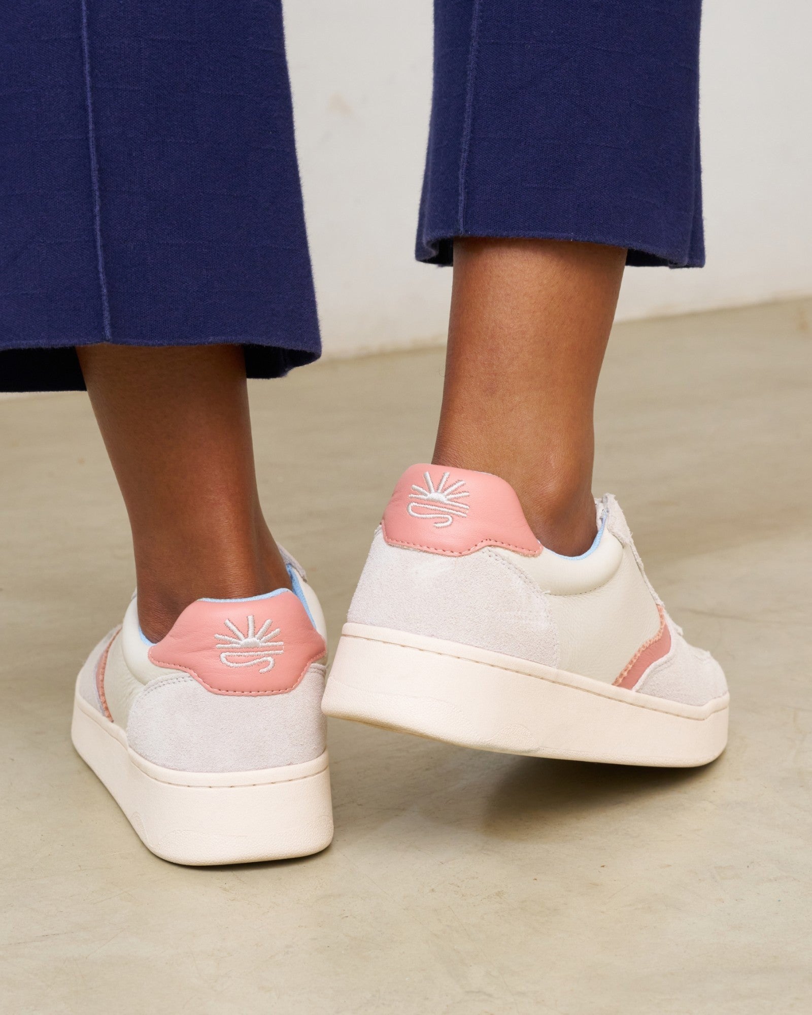 WomensSneakersThe RomaLeather ColorsWhite  Pink  Light Blue